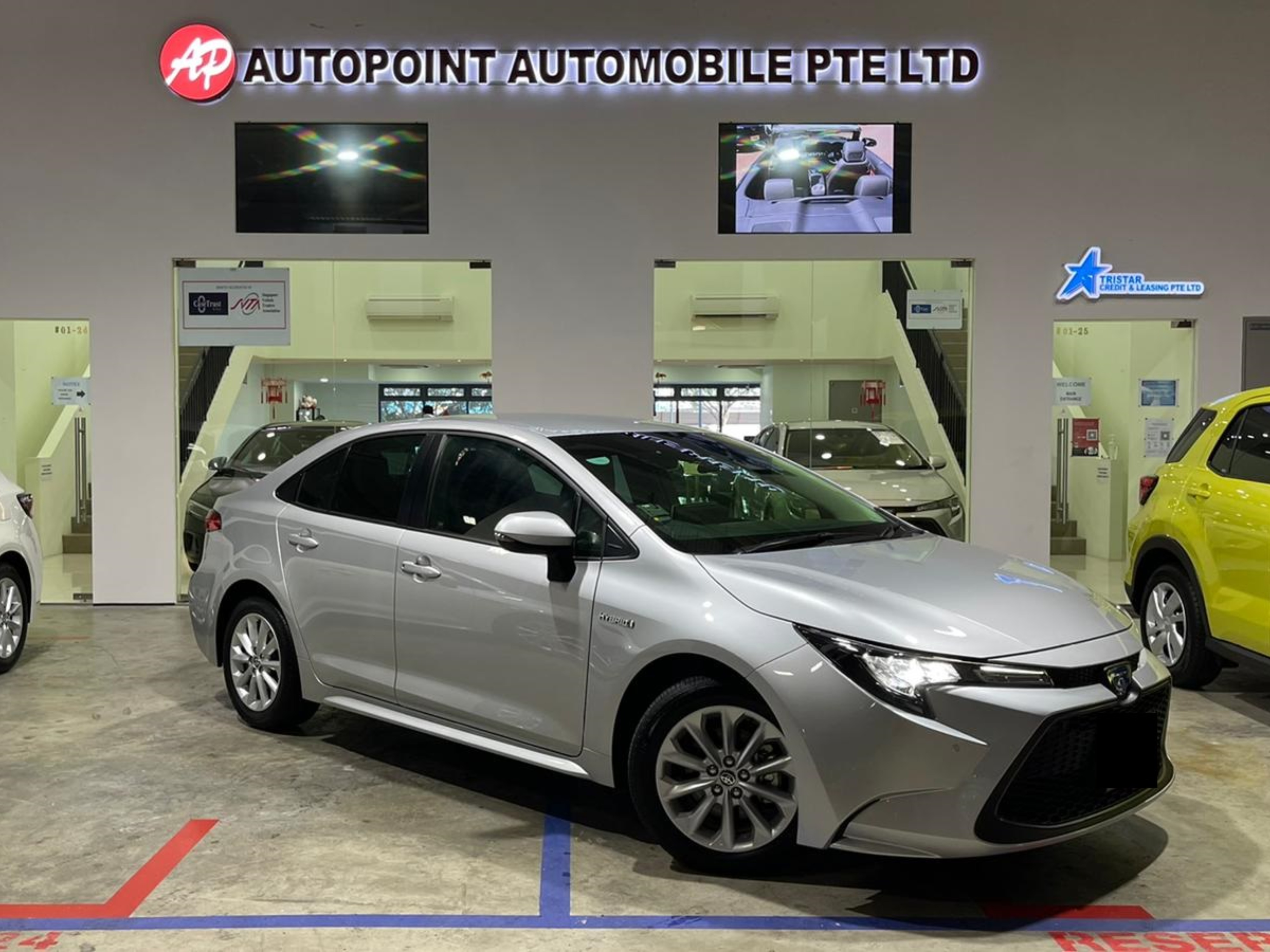 Toyota Corolla Sedan 1.8 S Hybrid