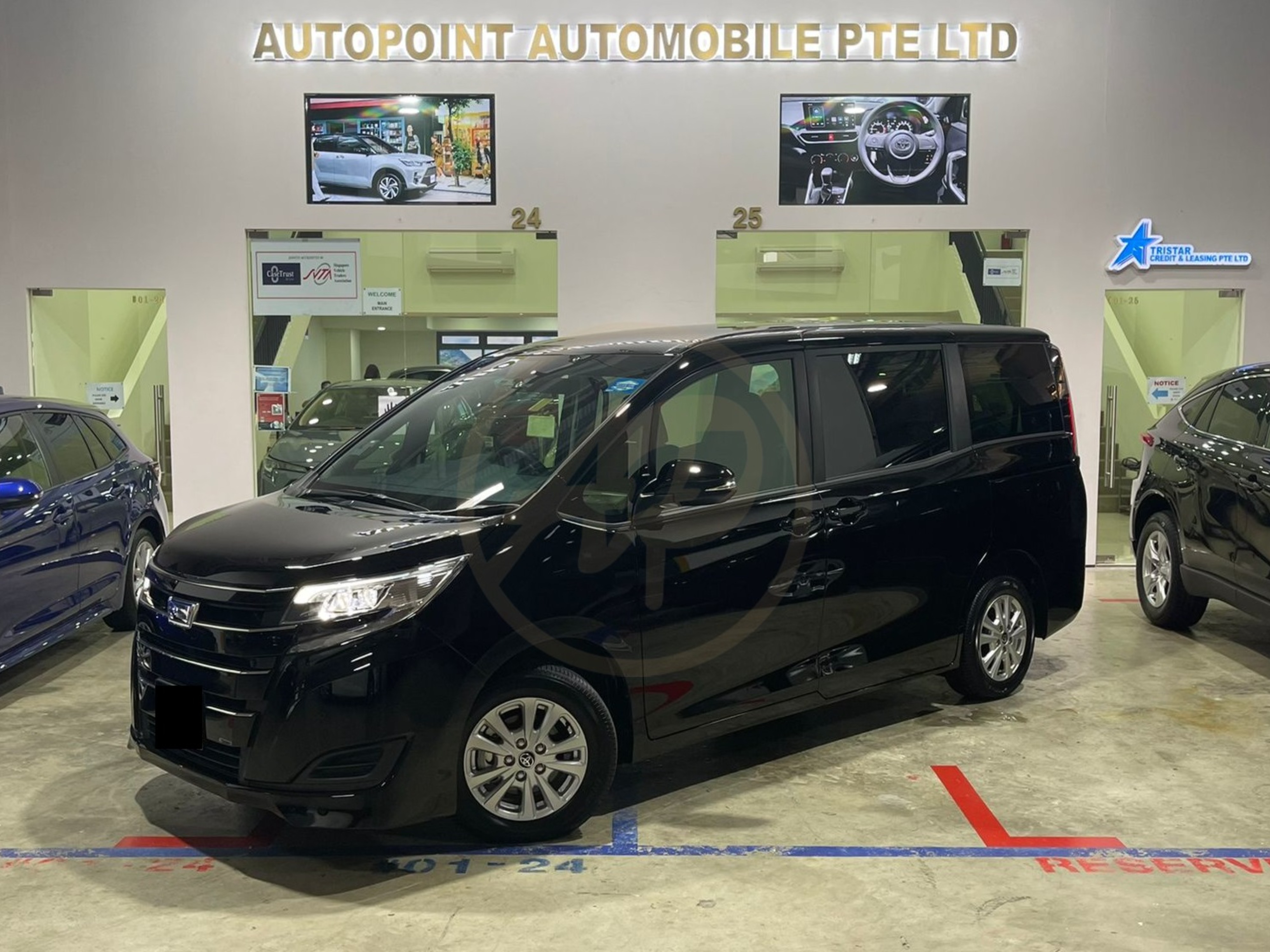 Toyota Noah 1.8X Hybrid